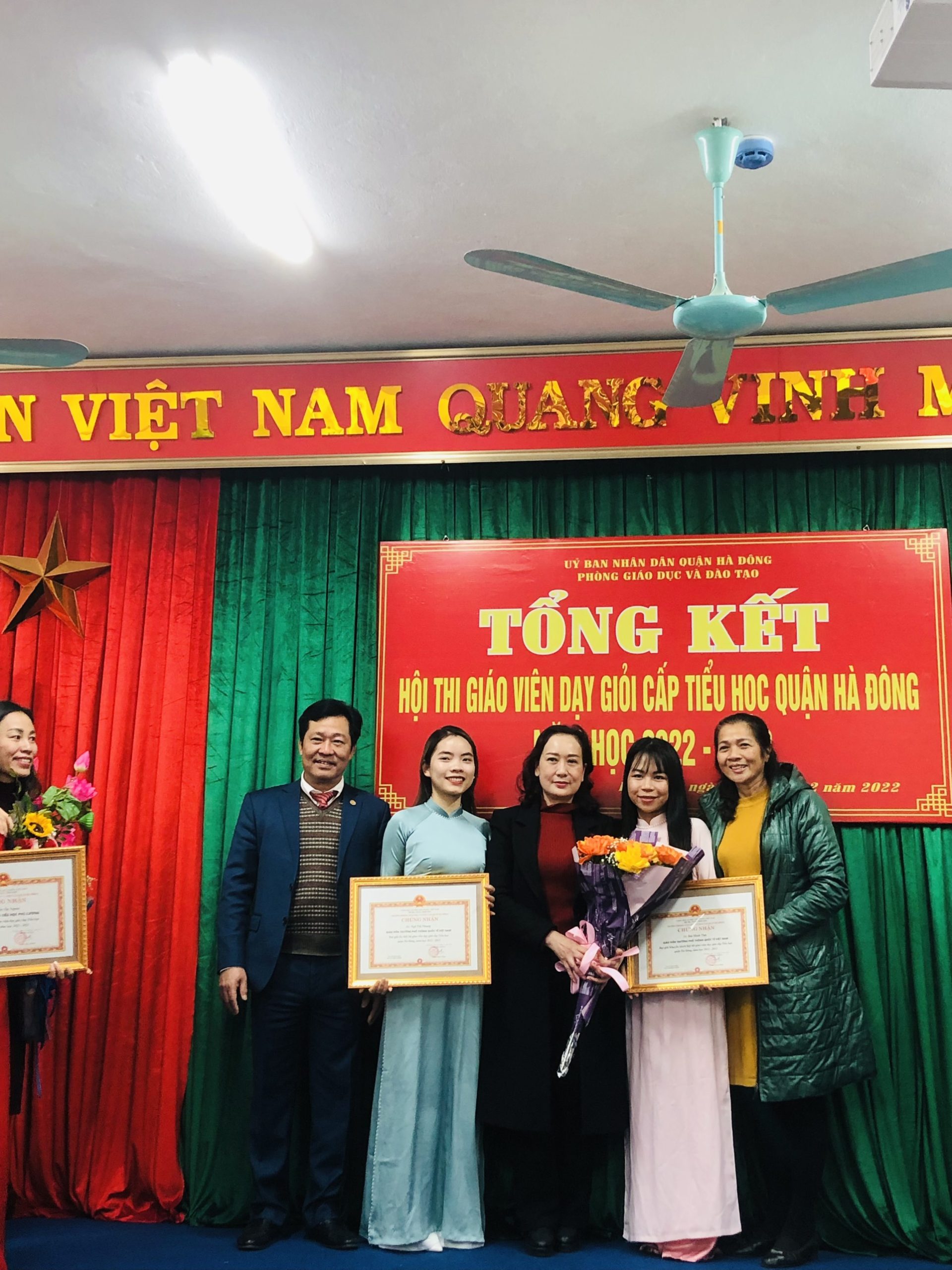VINH DANH THẦY CÔ ĐẠT GIẢI CUỘC THI “GIÁO VIÊN GIỎI CẤP TIỂU HỌC QUẬN HÀ ĐÔNG” NĂM HỌC 2022 – 2023
