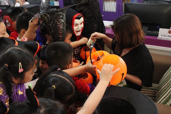 HOÀ MÌNH VÀO KHÔNG KHÍ LỄ HỘI HALLOWEEN CÙNG CÁC VISERS