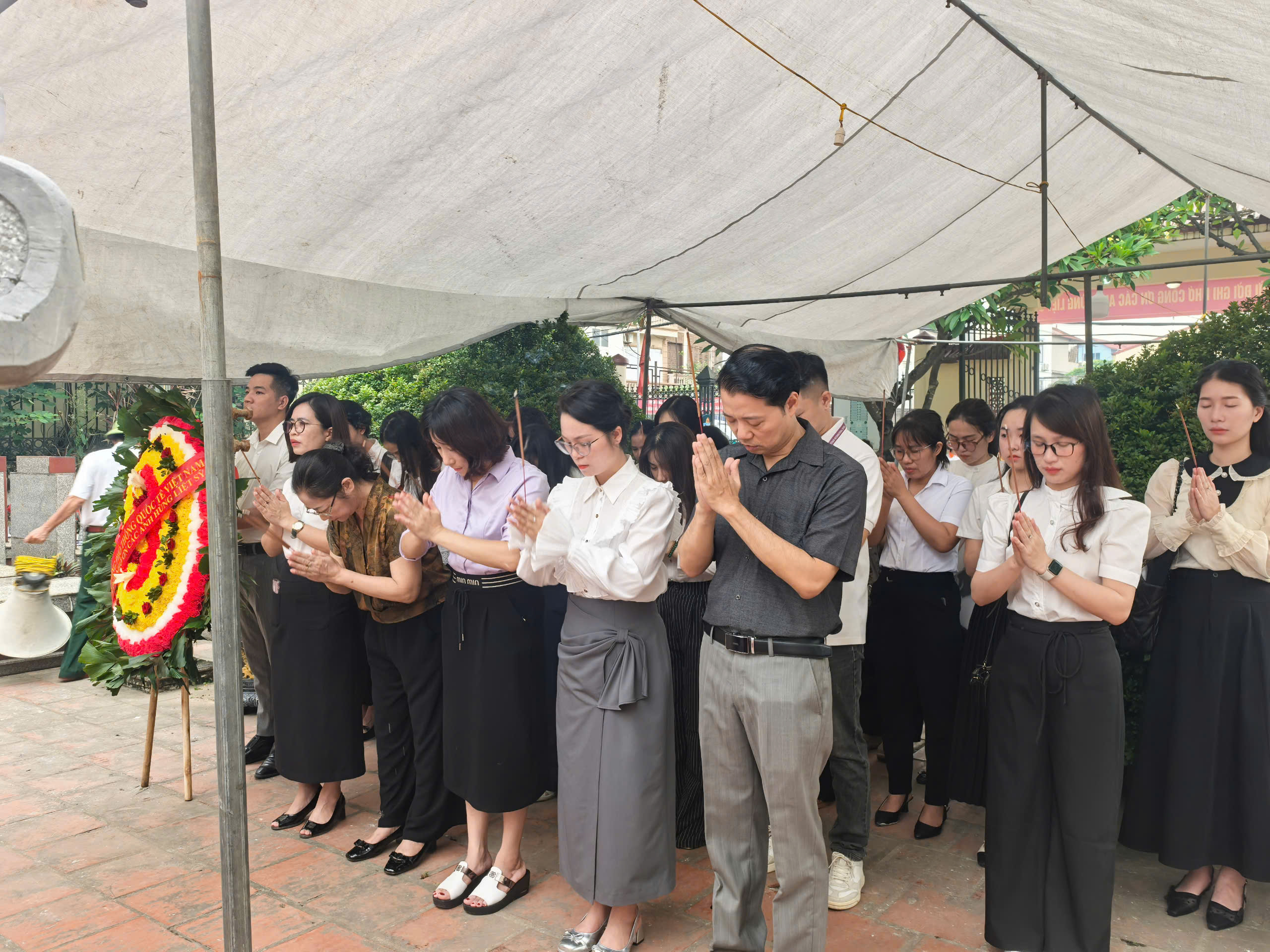 TỔ CHỨC LỄ VIẾNG NGHĨA TRANG LIỆT SĨ PHƯỜNG DƯƠNG NỘI