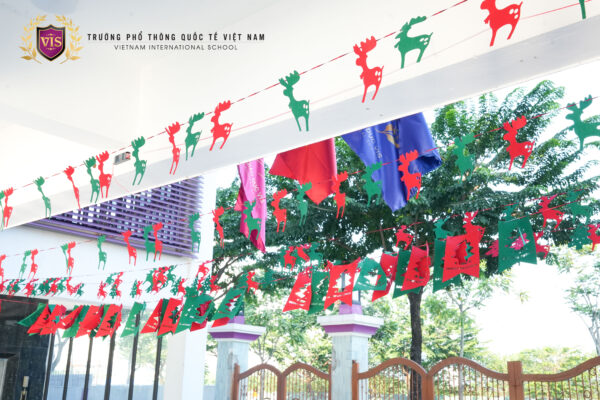 TIỂU HỌC VIS – SẴN SÀNG ĐÓN GIÁNG SINH