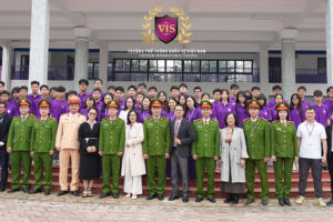 Trường Phổ Thông Quốc Tế Việt Nam Phối Hợp Với Công An Phường Dương Nội Trong Công Tác Bồi Dưỡng, Đào Tạo Kỹ Năng Lái Xe An Toàn Trong Trường Học