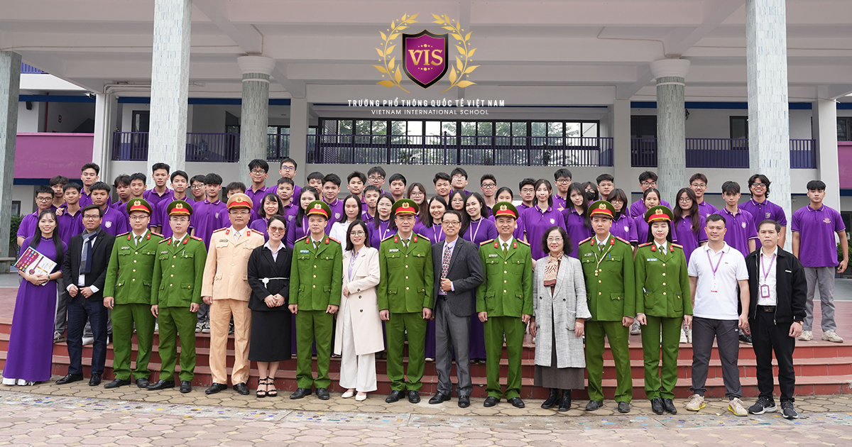 Trường Phổ Thông Quốc Tế Việt Nam Phối Hợp Với Công An Phường Dương Nội Trong Công Tác Bồi Dưỡng, Đào Tạo Kỹ Năng Lái Xe An Toàn Trong Trường Học