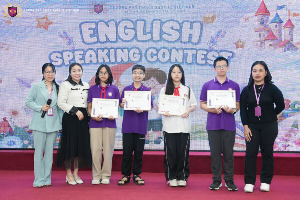ENGLISH SPEAKING CONTEST – CUỘC THI GIÚP HỌC SINH CÁC LỚP NÂNG CAO TIẾNG ANH TẠI VIS TỰ TIN THỂ HIỆN BẢN THÂN
