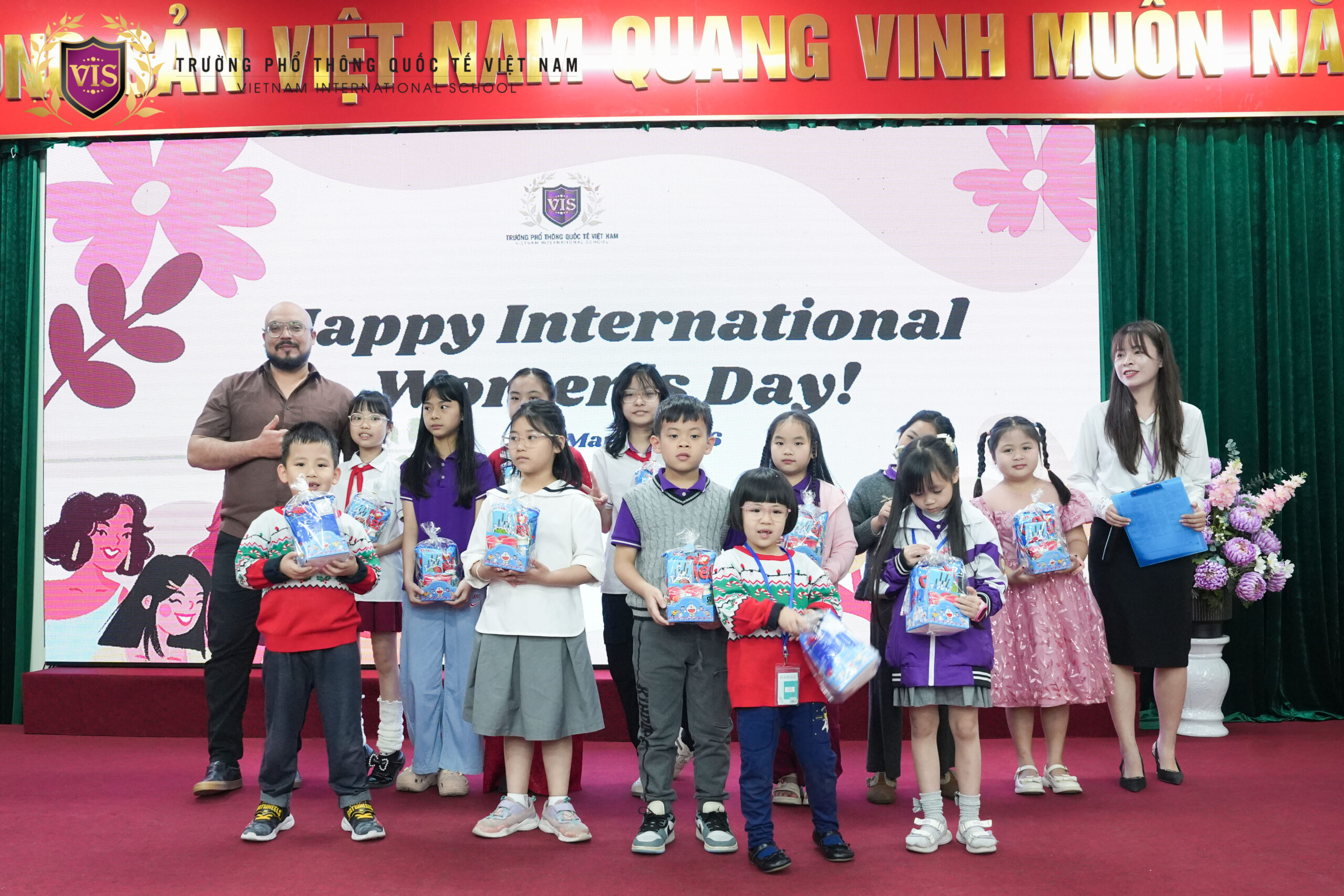 🌸 HAPPY WOMEN’S DAY! – CHUYÊN ĐỀ TIẾNG ANH CHÚC MỪNG NGÀY 8/3 TẠI TIỂU HỌC VIS 🌸