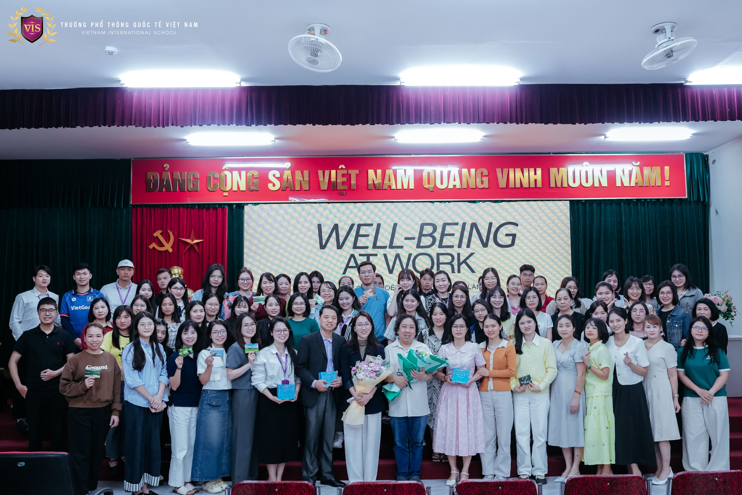 “THẦY CÔ GIÁO HẠNH PHÚC SẼ THAY ĐỔI THẾ GIỚI”