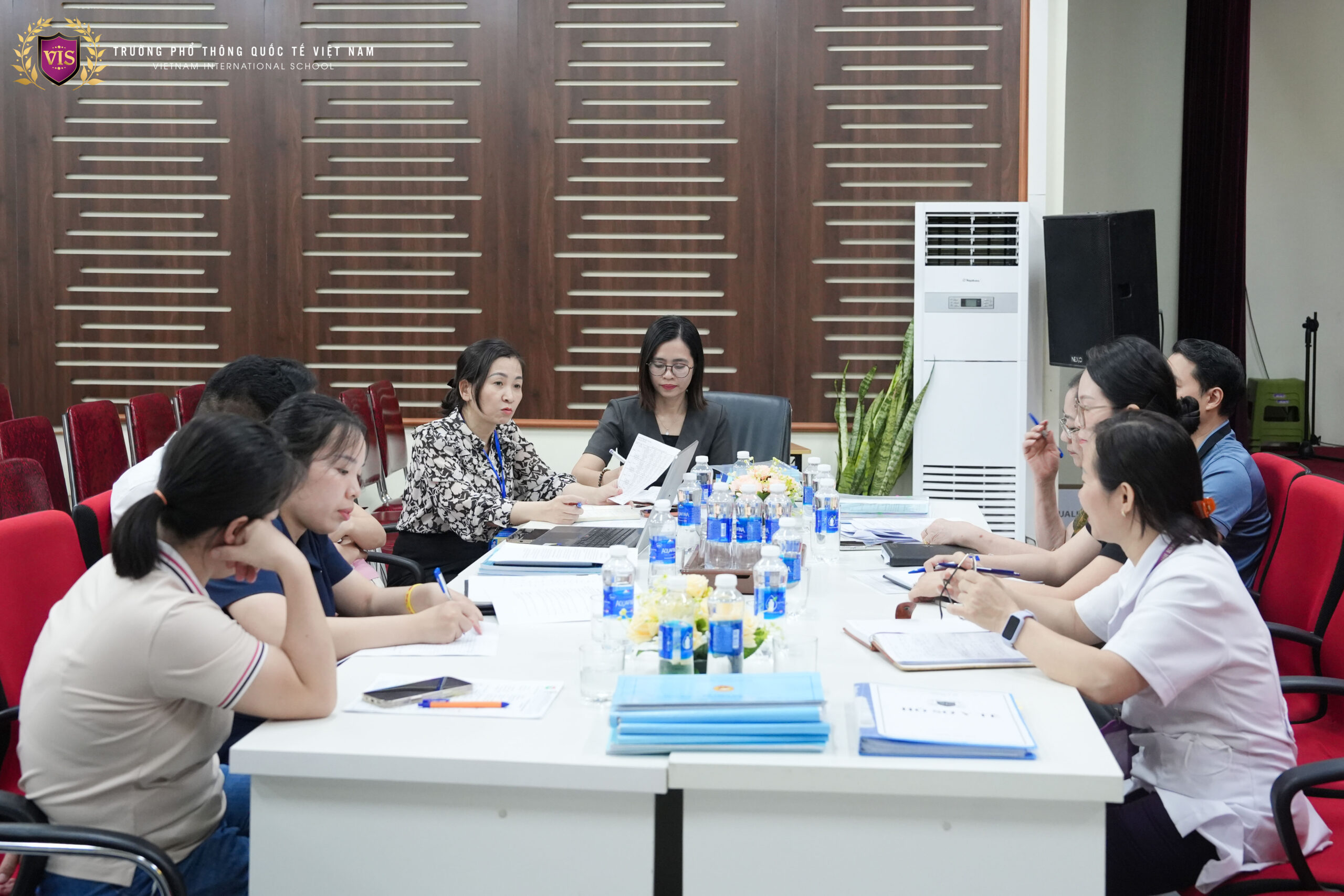 ĐOÀN KIỂM TRA CÔNG TÁC Y TẾ TRƯỜNG HỌC PHƯỜNG DƯƠNG NỘI TẠI VIS