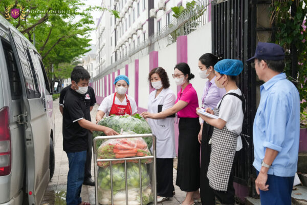 KHÔNG CHỈ LÀ BỮA ĂN – MÀ LÀ MỘT QUY TRÌNH KIỂM SOÁT AN TOÀN THỰC PHẨM CHẶT CHẼ