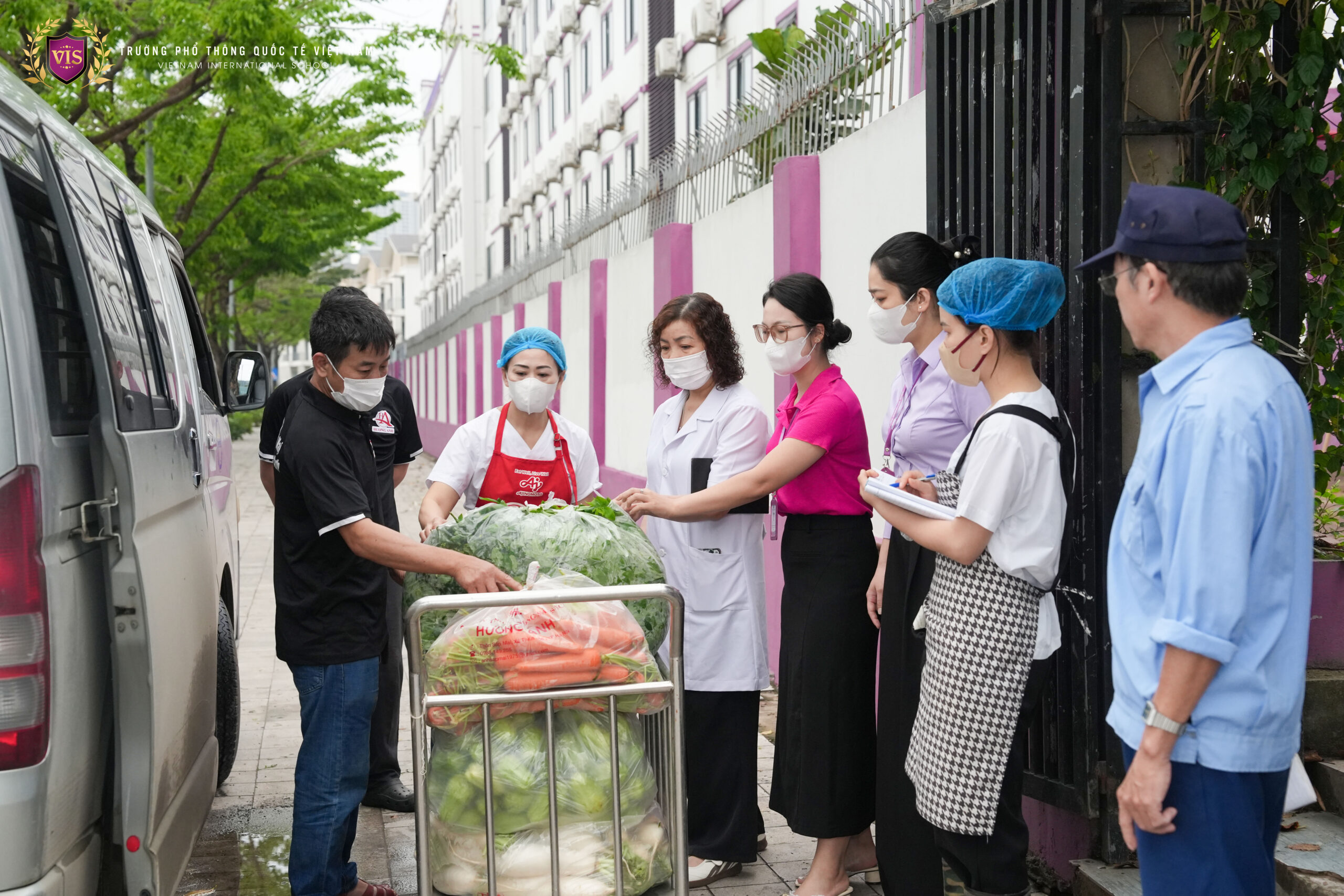 KHÔNG CHỈ LÀ BỮA ĂN – MÀ LÀ MỘT QUY TRÌNH KIỂM SOÁT AN TOÀN THỰC PHẨM CHẶT CHẼ