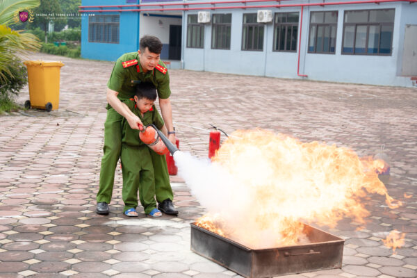 TRẢI NGHIỆM THỰC TẾ – TRANG BỊ KỸ NĂNG, BỒI ĐẮP BẢN LĨNH