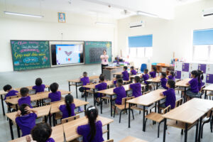 MỘT GIỜ TIẾNG ANH CỦA LỚP 1A2 – KHI CÁC CON HỌC CÁCH LẮNG NGHE, HỢP TÁC VÀ CÙNG NHAU TIẾN BỘ
