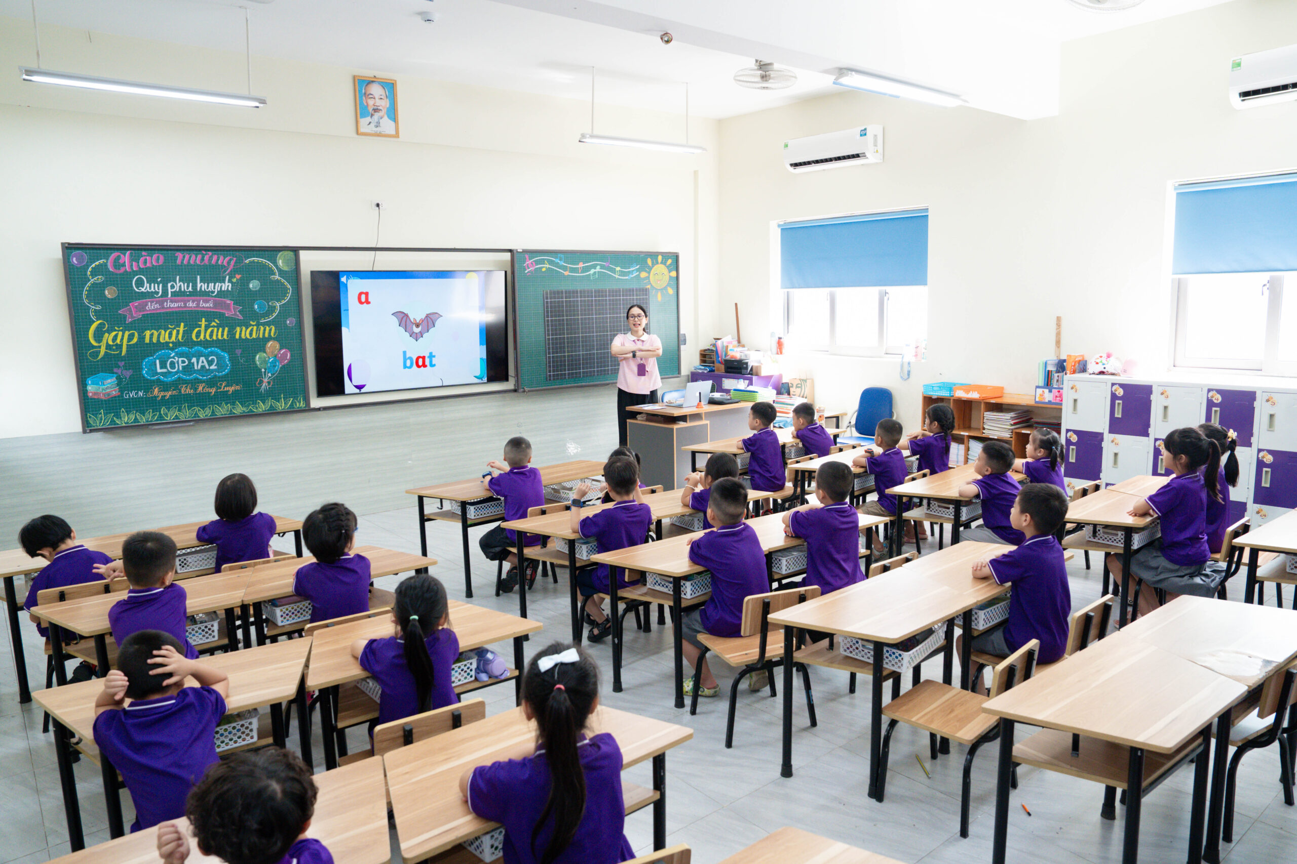 MỘT GIỜ TIẾNG ANH CỦA LỚP 1A2 – KHI CÁC CON HỌC CÁCH LẮNG NGHE, HỢP TÁC VÀ CÙNG NHAU TIẾN BỘ